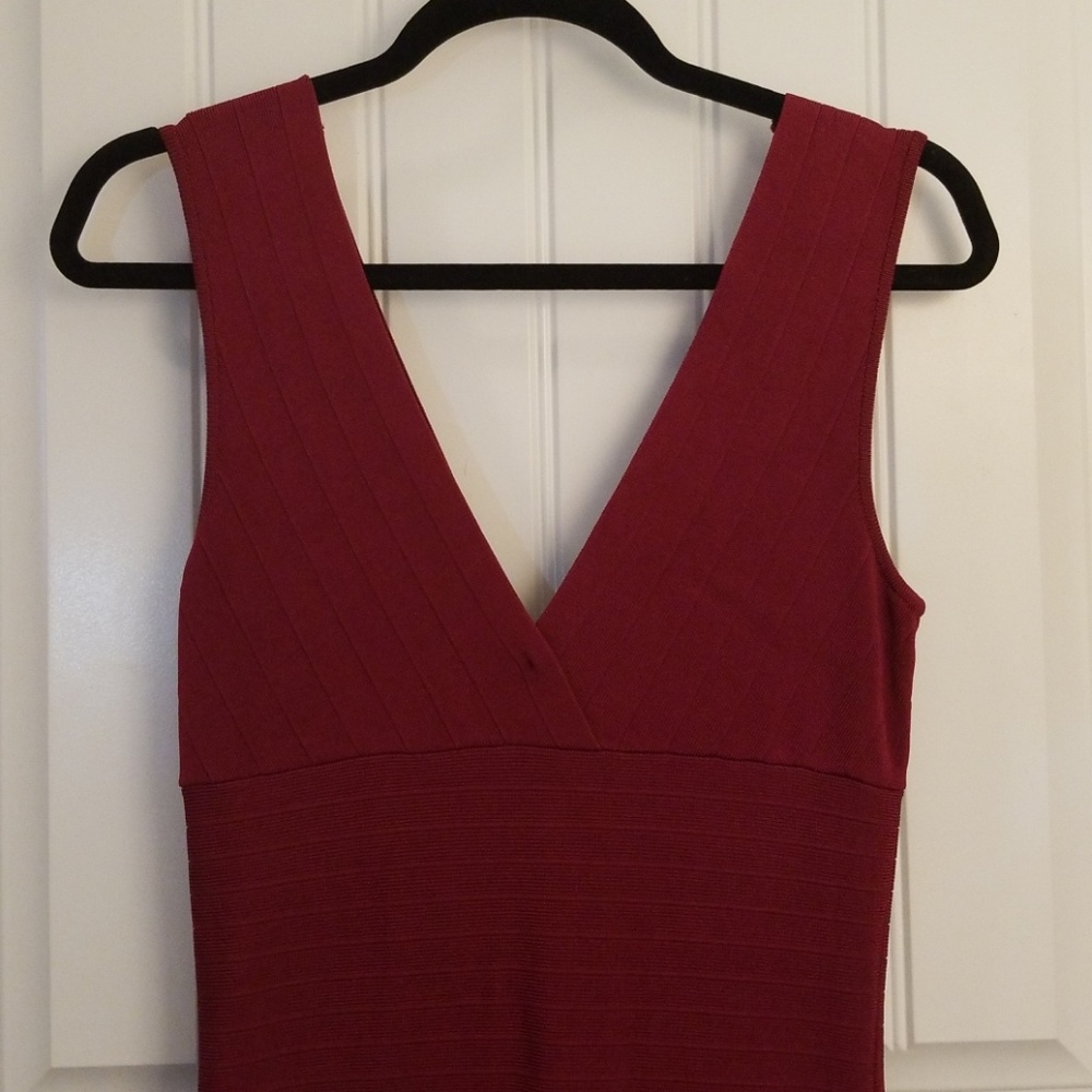 Red sleeveless bodycon dress